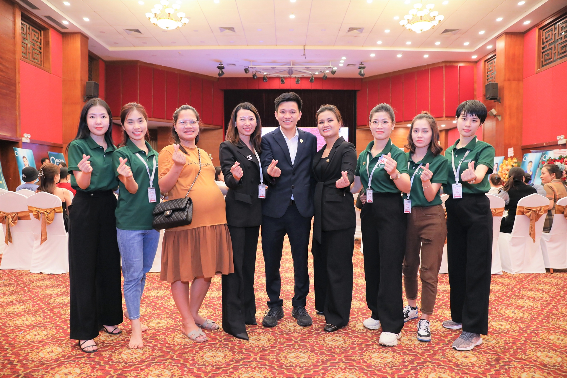 Bích Lê và Chí Công Chồng bích lê và ảnh chị em trong BICOS