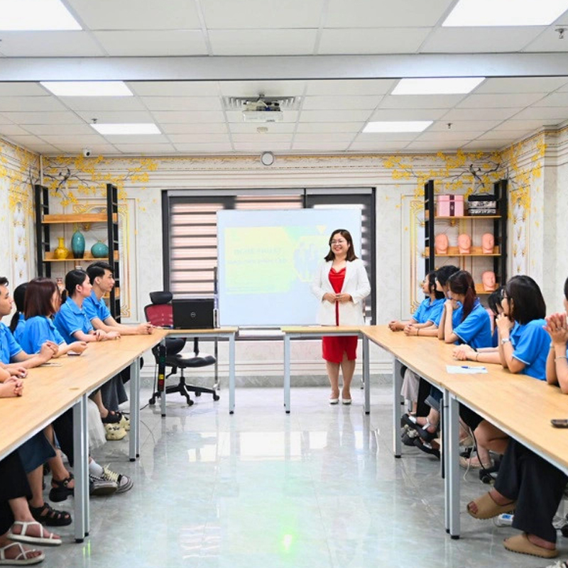 Học Nail – Vẽ Móng Nghệ Thuật: Nghề Làm Đẹp Hot, Thu Nhập Ổn Định